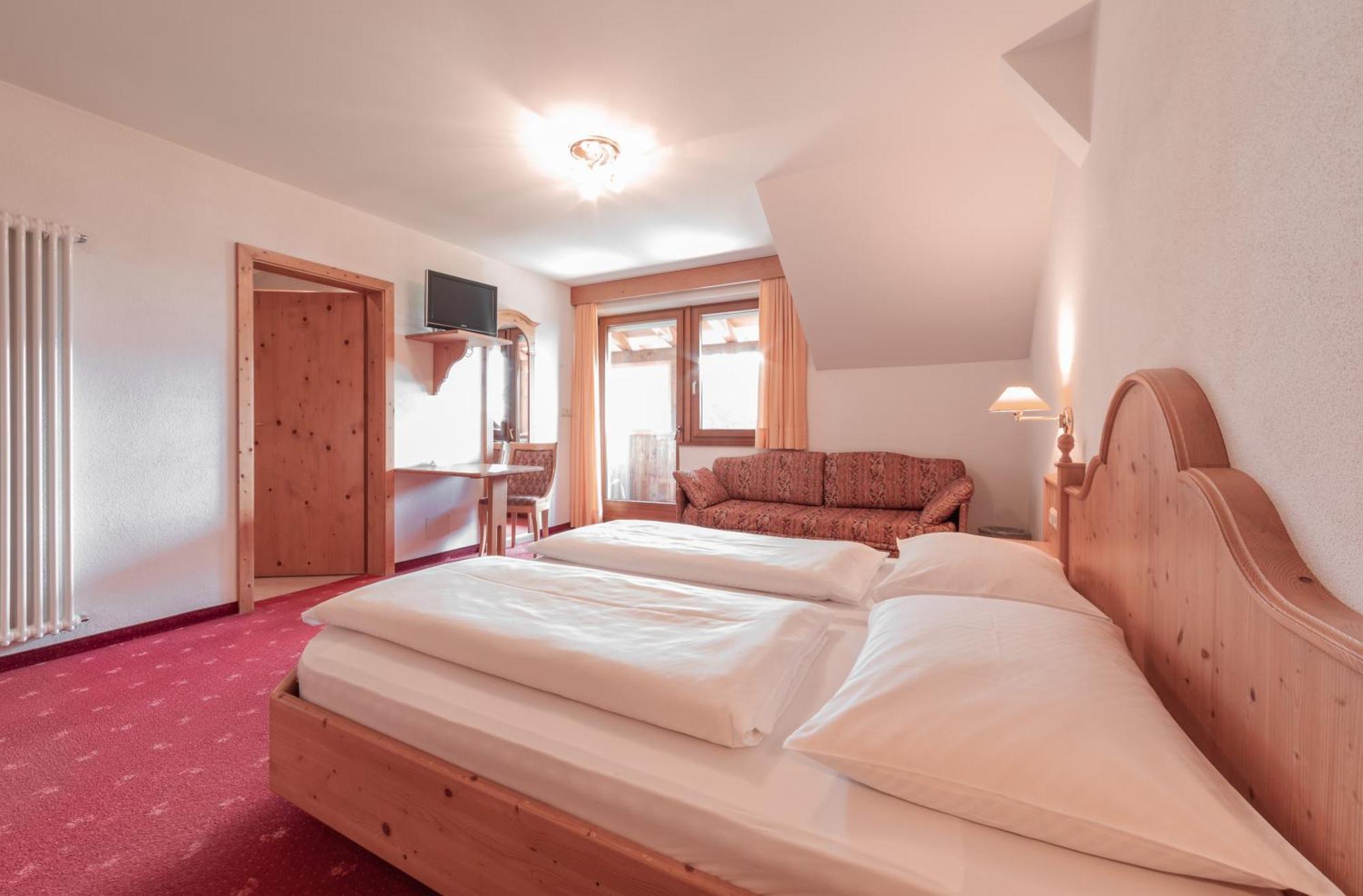 Berghotel Zum Zirm Collalbo Exterior photo