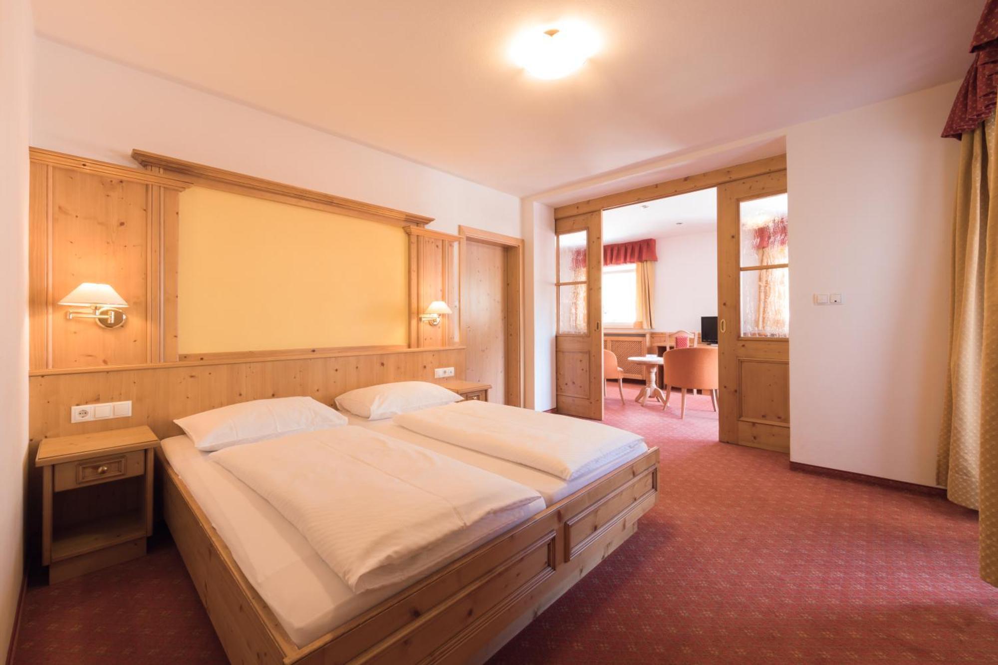 Berghotel Zum Zirm Collalbo Exterior photo