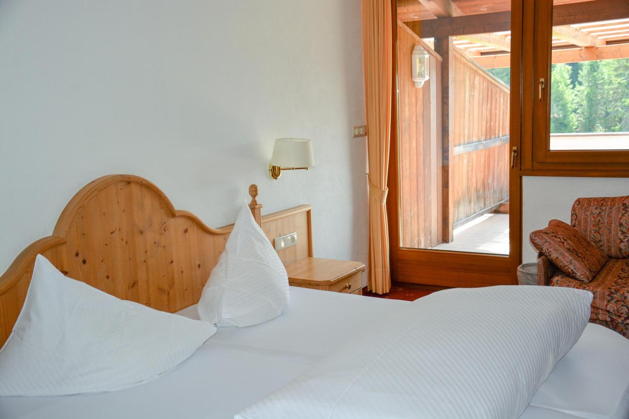 Berghotel Zum Zirm Collalbo Exterior photo