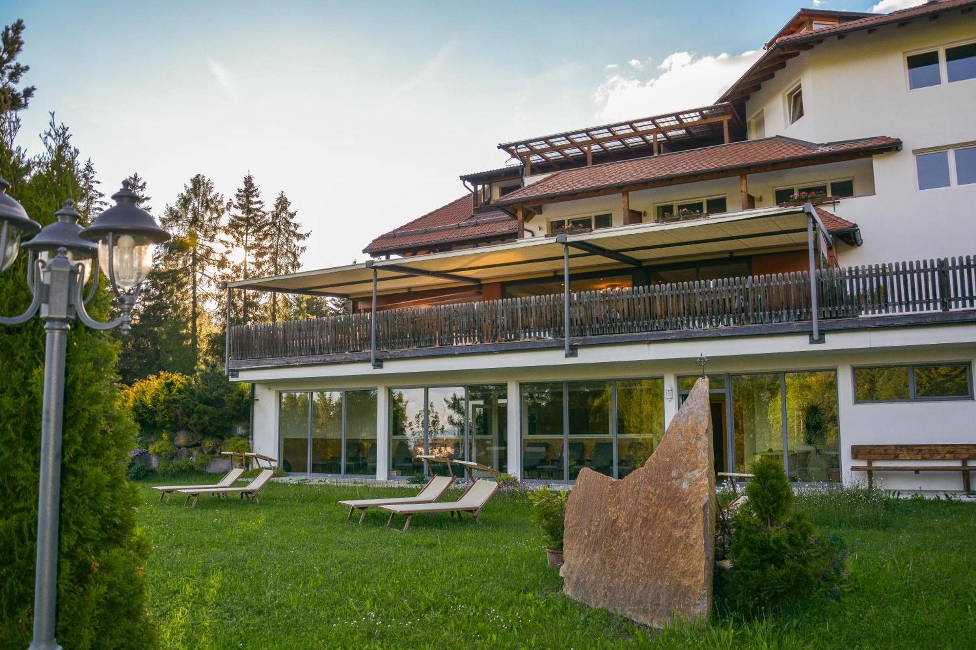 Berghotel Zum Zirm Collalbo Exterior photo