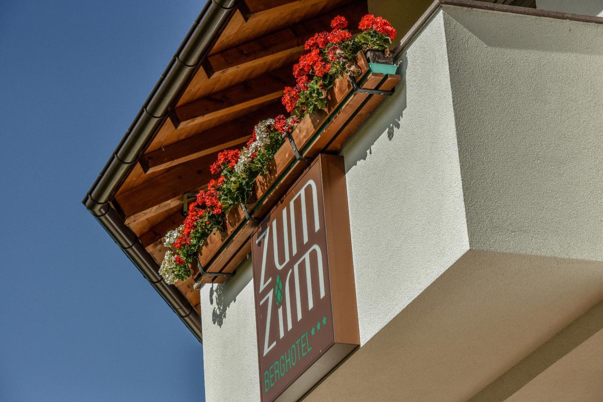 Berghotel Zum Zirm Collalbo Exterior photo